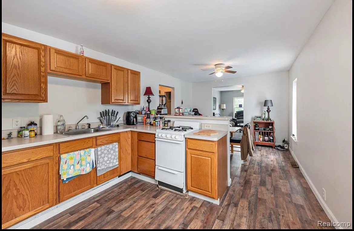 1 bed, 750 sqft, $1,100 — Photo 2