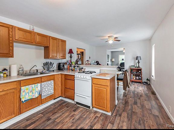 2nd image of 8831 Vernier Rd #2S