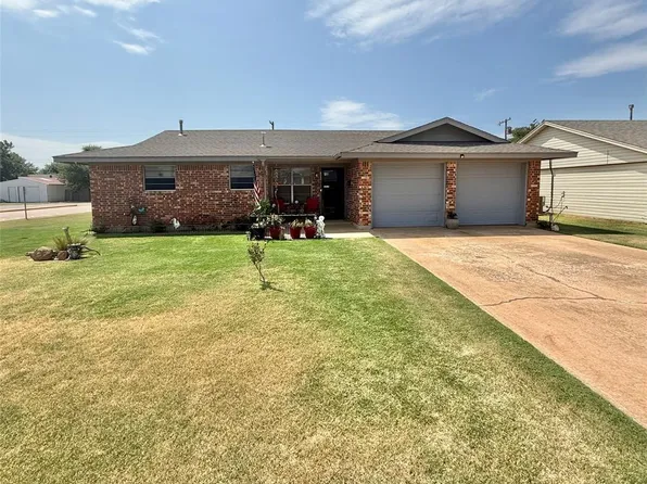 932 Hazel St, Altus, OK 73521