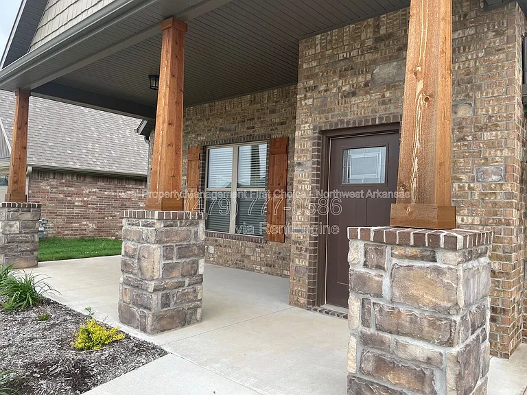 1020 Trestle Ln — Photo 2