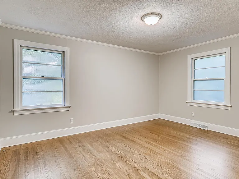 1214 Knox St — Photo 10