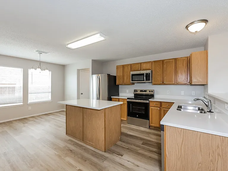 2628 Loch Wood Dr — Photo 8