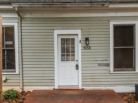 3rd image of 925 Greenwood Ave NE #B