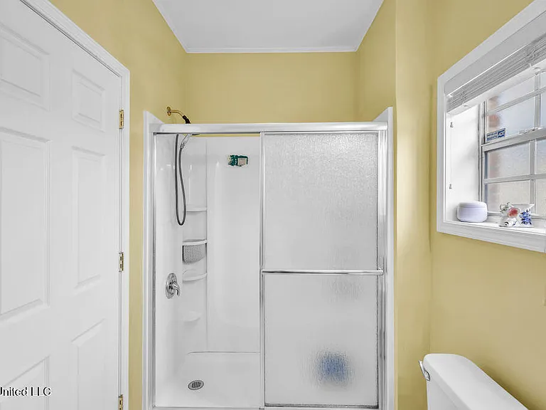 172 Hoxie St — Photo 24