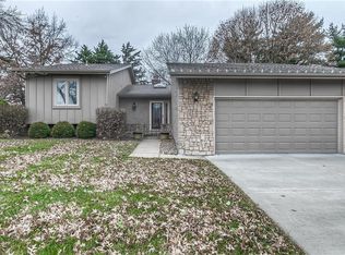 4 Woodbridge Ln, Kansas City, MO 64145