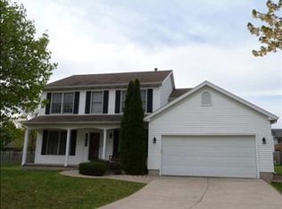 3 Buckingham Ct, Bloomington, IL 61704