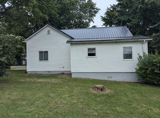 114 W Hammontree St, Larwill, IN 46764