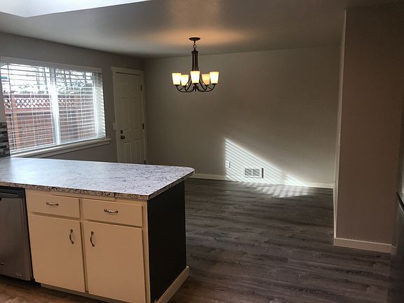 4th image of 2810 12th Avenue Ct NW