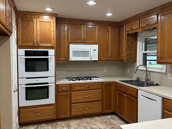 2nd image of 600 Avenue H #600