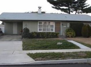 35 Poplar Ln, Levittown, PA 19054