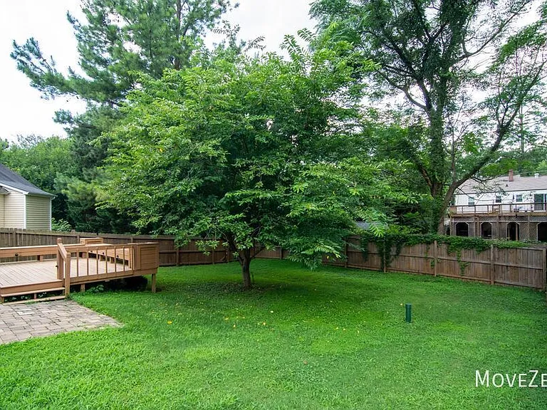 2325 K Wesley Way — Photo 2
