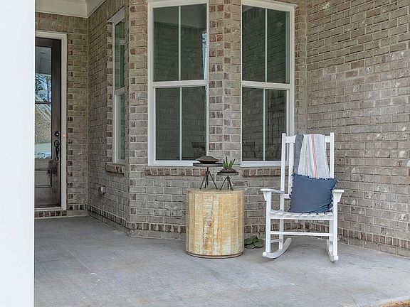 3rd image of 602 Stoneview Dr