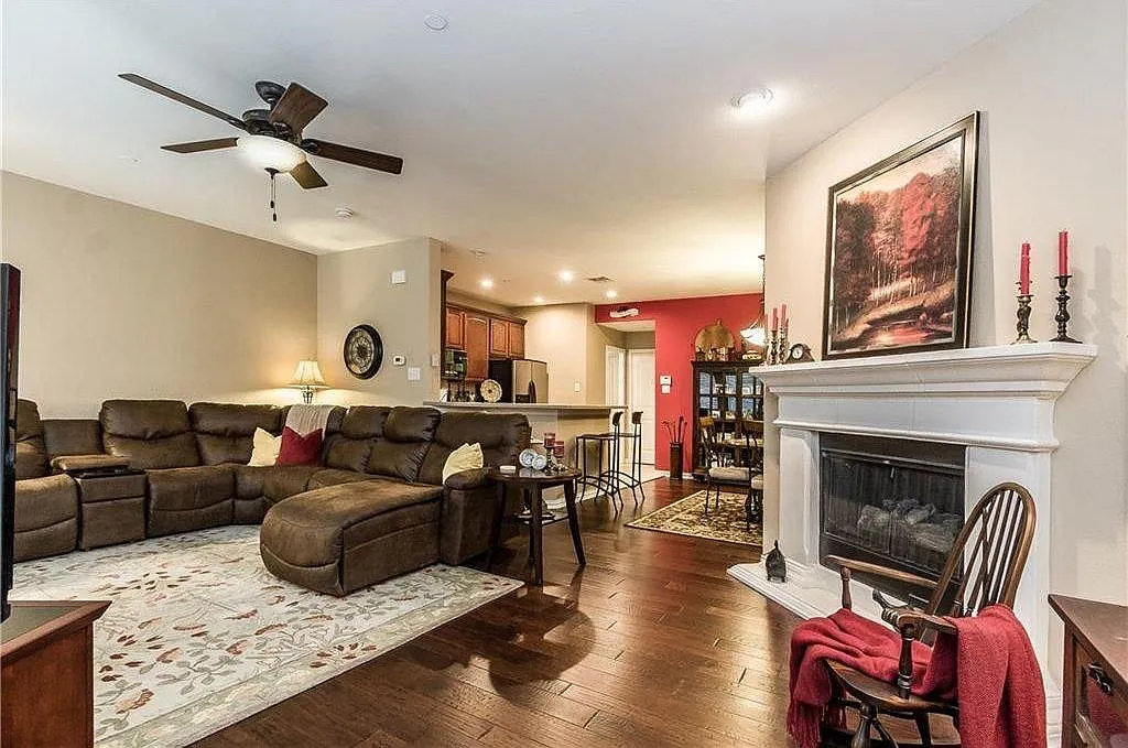 2 bed, 1670 sqft, $2,300 — Photo 1