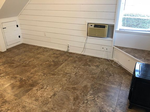 5th image of 305 N Citrus Ave