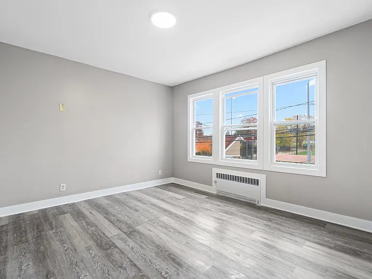 337 Leslie St #2 — Photo 6