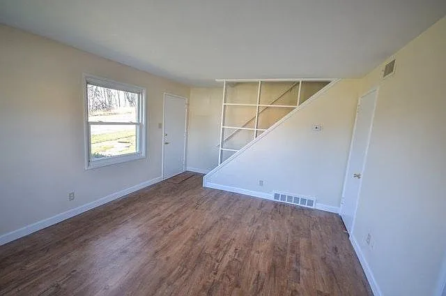 1684 Bailey Rd — Photo 5