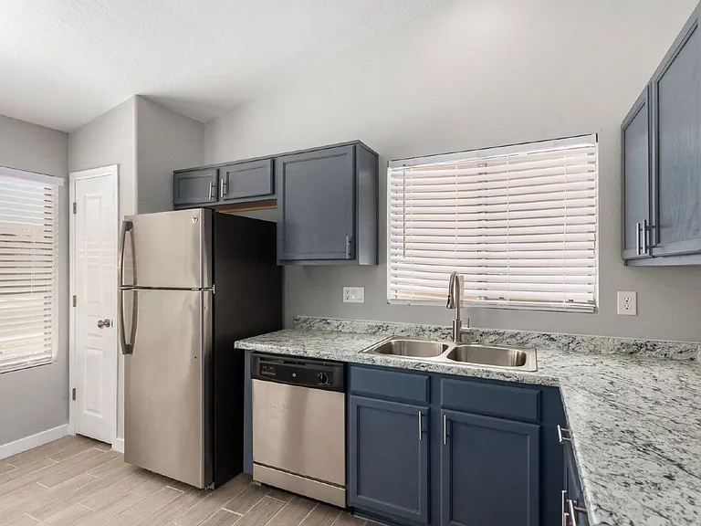 10012 W Wood St — Photo 8