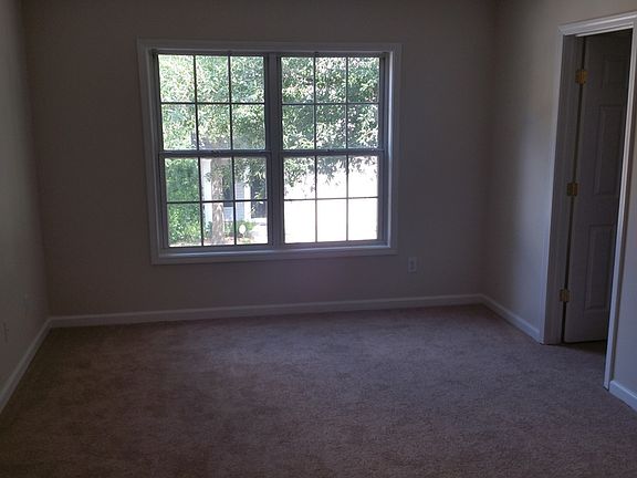 5th image of 486 Lantern Wood Dr