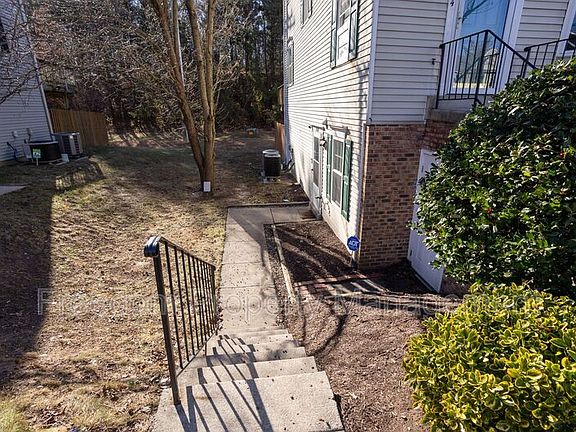 4th image of 16326 Taconic Cir
