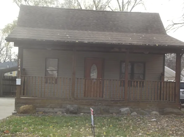 2244 E Converse Ave, Grandview, IL 62702