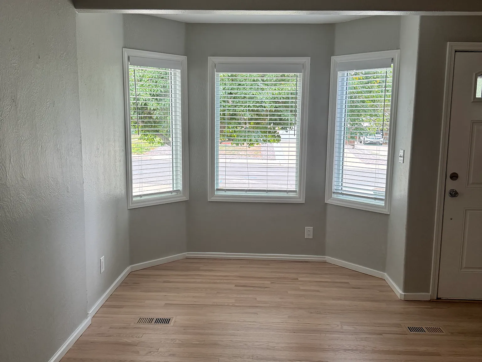3 bed, 1543 sqft, $3,400 — Photo 2