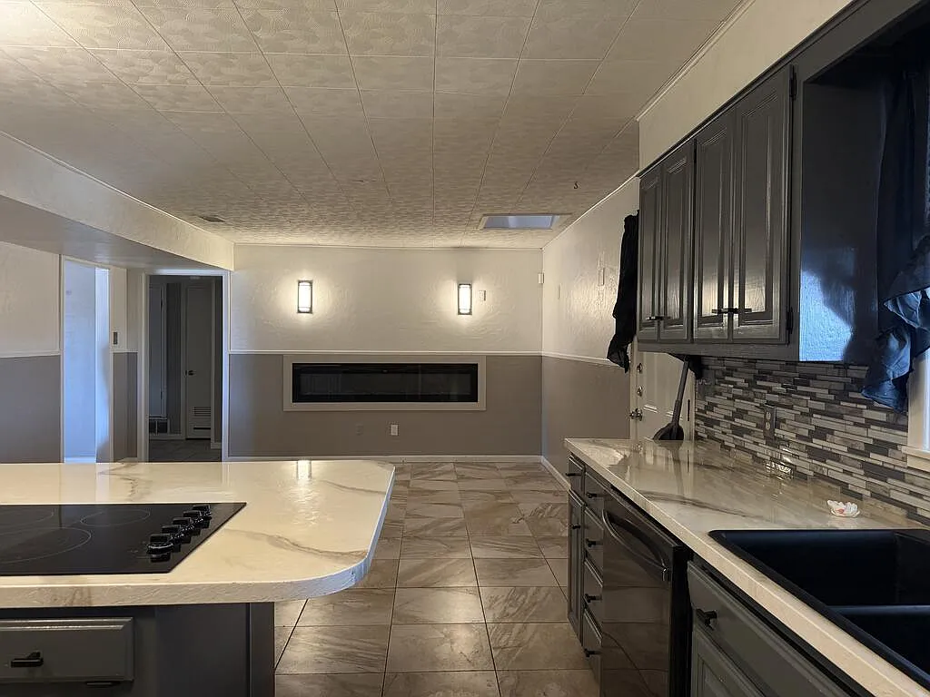 4 bed, 3.5 bath, 2500 sqft, $4,500 — Photo 3