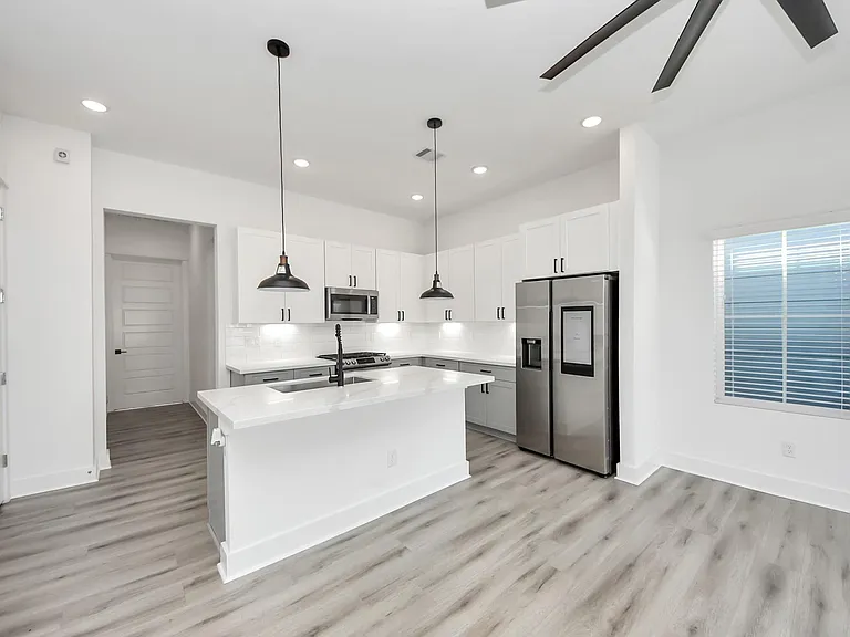 3010 Jensen Springs Ln — Photo 18