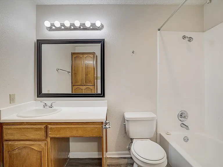 4013 1/2 Menchaca Rd #3 — Photo 12