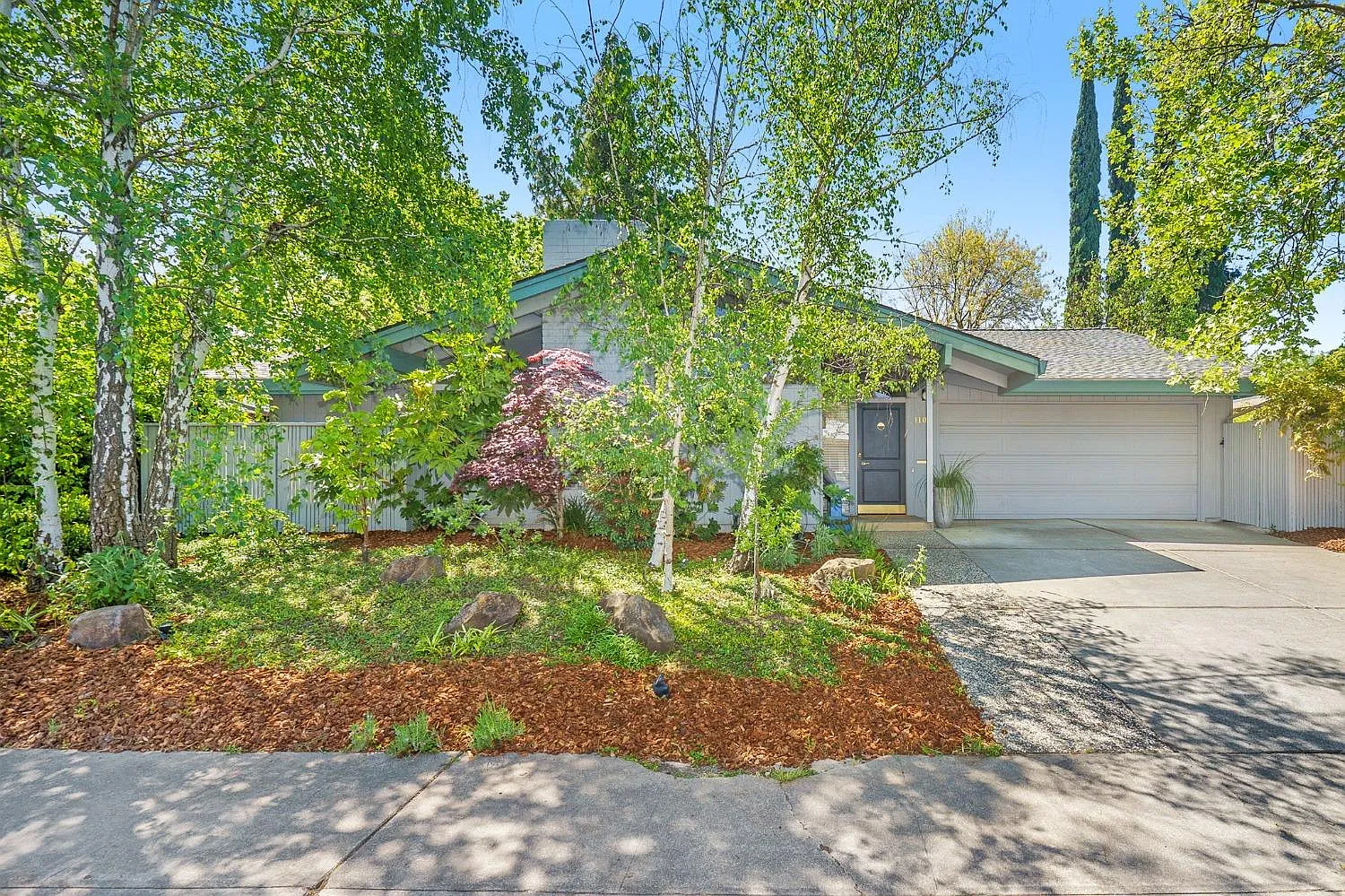 1104 Fordham Dr photo 1