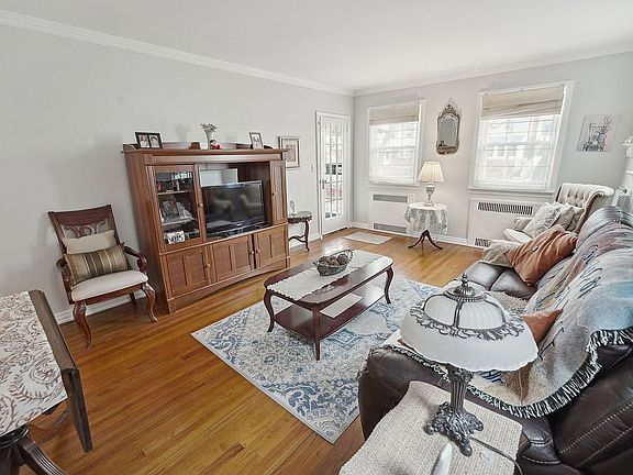 3rd image of 8038 209th St