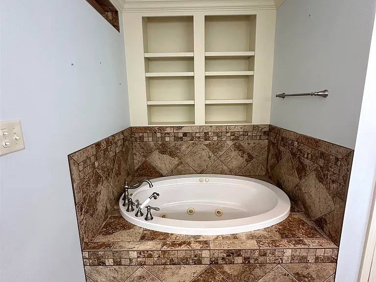 5 Texas Ave — Photo 21