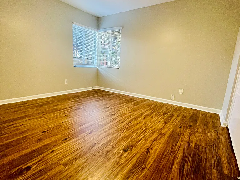 4518 Illinois St — Photo 14