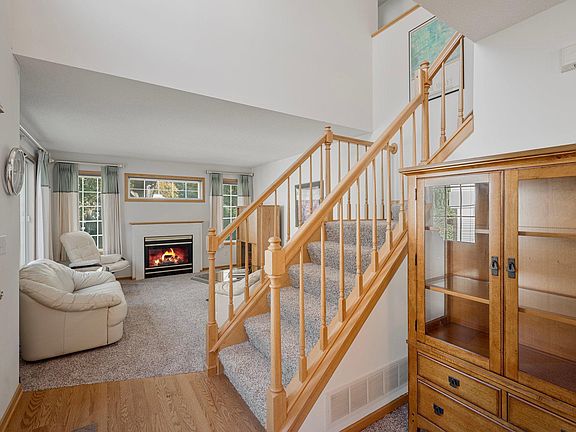 2nd image of 1032 Lovell Ave W