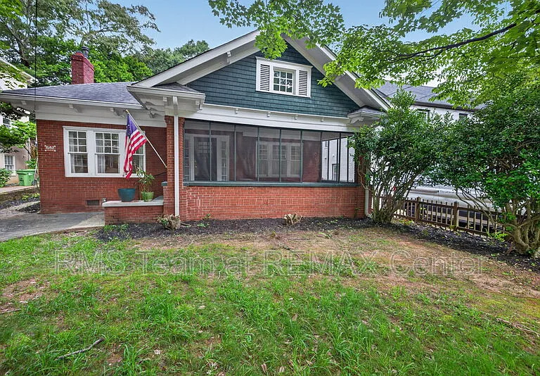 582 Clifton Rd NE — Photo 1