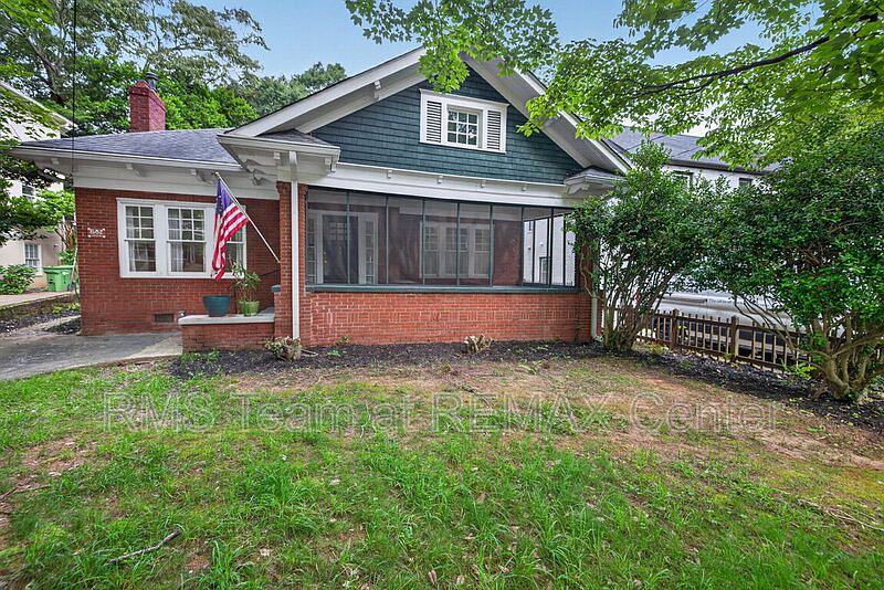 1st image of 582 Clifton Rd NE