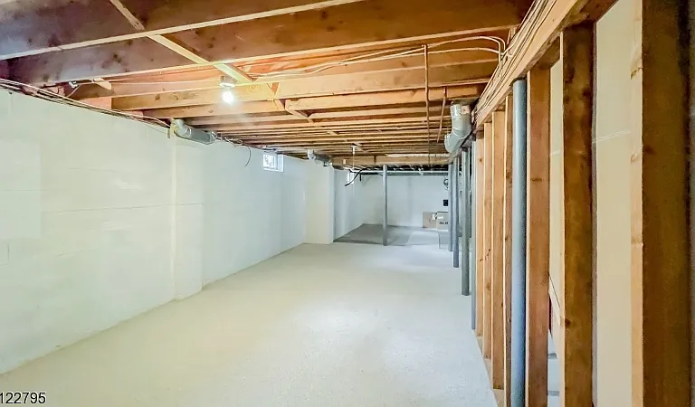 9 Collins Dr — Photo 9