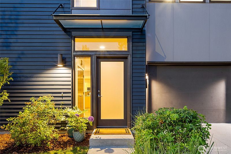 3rd image of 714 28th Avenue S