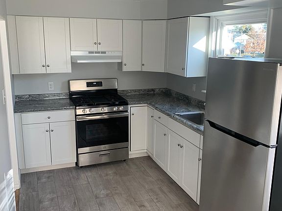 3rd image of 1220 Oak Ln