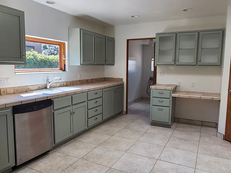 520 Lolita St — Photo 5
