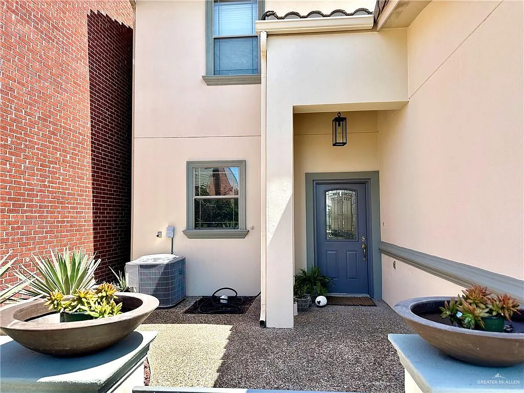 3 bed, 2.5 bath, 1737 sqft, $2,250 — Photo 2