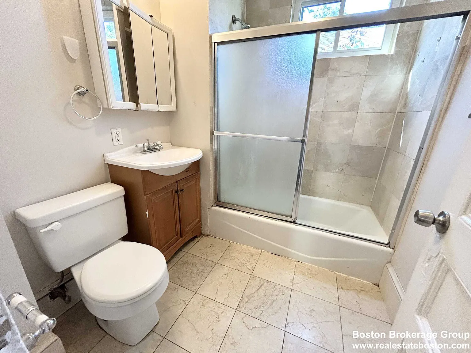 4 bed, $6,800 — Photo 2