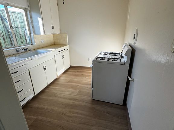 2nd image of 2174-2178 E Finland Ave
