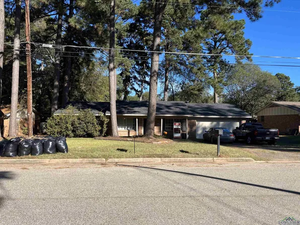 907 Lincoln Dr, Longview, TX 75604