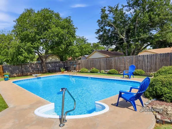1215 Amherst St, Burkburnett, TX 76354
