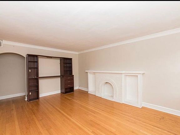 4th image of 5745 N Rockwell St APT 1