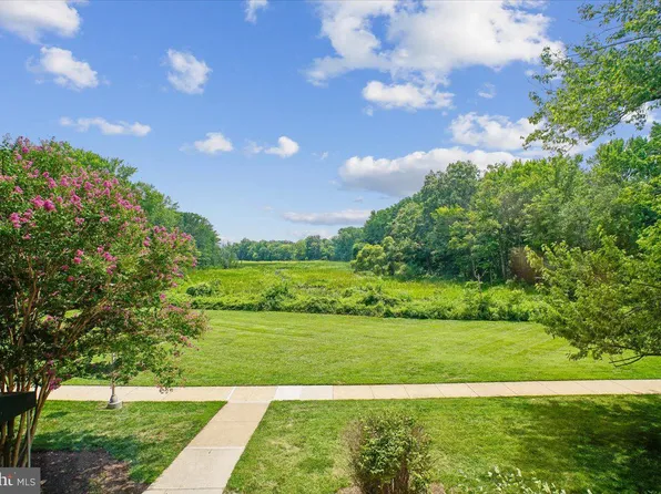6631 Wakefield Dr APT 212, Alexandria, VA 22307