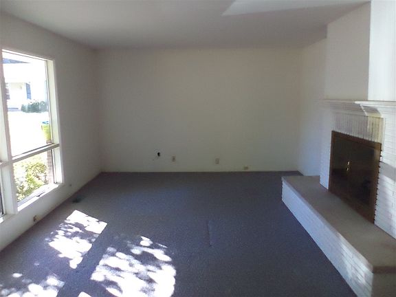 3rd image of 3529 Hanover Ct