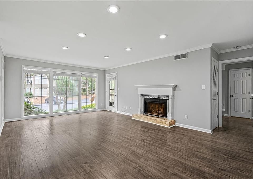 1st image of 2306 Country Park Dr SE