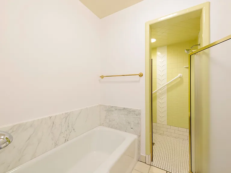 1038 S Oak Hills Way — Photo 22