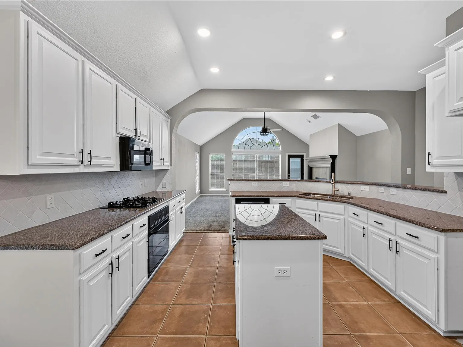 4 bed, 2714 sqft, $2,995 — Photo 2